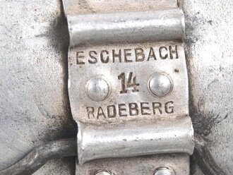 1.Weltkrieg Trinkbecher, Ausführung in Aluminium, datiert 1914, ein Bügel fehlt