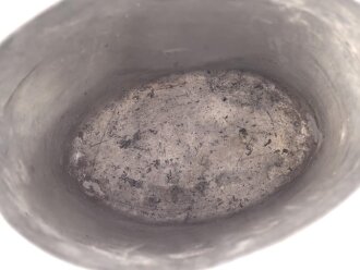1.Weltkrieg Trinkbecher, Ausführung in Aluminium, datiert 1914, ein Bügel fehlt