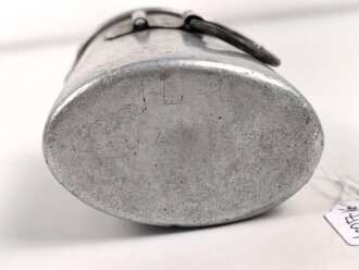 1.Weltkrieg Trinkbecher, Ausführung in Aluminium, datiert 1914, ein Bügel fehlt