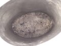 1.Weltkrieg Trinkbecher, Ausführung in Aluminium, datiert 1914, ein Bügel fehlt