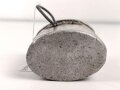 1.Weltkrieg Trinkbecher, Ausführung in Aluminium, datiert 1918, ein Bügel fehlt, ungereinigt
