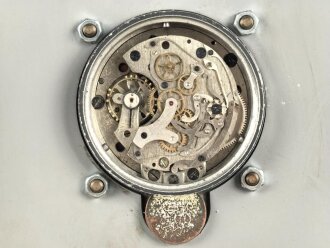Luftwaffe Borduhr Bo-Uk 1 Bauart Junghans, defekt, eingebaut in dekoratives REPRO Aussenhautblech