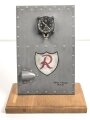 Luftwaffe Borduhr Bo-Uk 1 Bauart Junghans, defekt, eingebaut in dekoratives REPRO Aussenhautblech