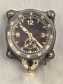 Luftwaffe Borduhr Bo-Uk 1 Bauart Junghans, defekt, eingebaut in dekoratives REPRO Aussenhautblech