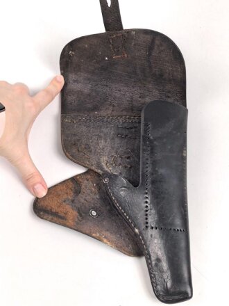 Pistolentasche P38 Wehrmacht. Ohne Herstellerstempel, das Magazinfach abgetrennt., Verschlussriemen erneuert