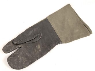 Einzelner Handschuh für Kradmelder der Wehrmacht. Guter Zustand, datiert 1939
