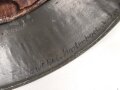 1. Weltkrieg Stahlhelmglocke. Mit neuzeitlichen Nieten und Innenfutter versehen und kreativ angemalt. Glockengrösse nicht ersichtlich, ich tippe auf 66.