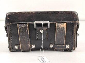 Koppeltasche für Sanitätspersonal. Geschwärztes Leder, keine Markierungen