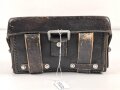 Koppeltasche für Sanitätspersonal. Geschwärztes Leder, keine Markierungen