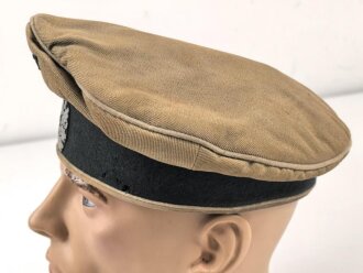 Schirmmütze alter Art für einen Offizier der Infanterie. Schweißband defekt, Schirm fehlt. Die Effekten original vernäht, Kopfgrösse gemessen 55