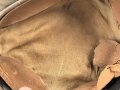 Schirmmütze alter Art für einen Offizier der Infanterie. Schweißband defekt, Schirm fehlt. Die Effekten original vernäht, Kopfgrösse gemessen 55