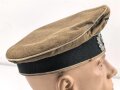 Schirmmütze alter Art für einen Offizier der Infanterie. Schweißband defekt, Schirm fehlt. Die Effekten original vernäht, Kopfgrösse gemessen 55