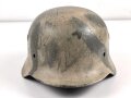 Stahlhelmglocke  Wehrmacht Modell 1940. Neuzeitlich überlackiertes Stück, Stempelung nicht lesbar. Glockengrösse 66