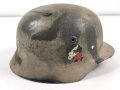 Stahlhelmglocke  Wehrmacht Modell 1940. Neuzeitlich überlackiertes Stück, Stempelung nicht lesbar. Glockengrösse 66
