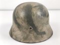 Stahlhelmglocke  Wehrmacht Modell 1940. Neuzeitlich überlackiertes Stück, Stempelung nicht lesbar. Glockengrösse 66