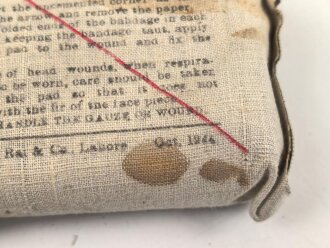 Großbritannien 2. Weltkrieg, Verbandspäckchen " First Field Dressing" datiert 1944, kleines Modell