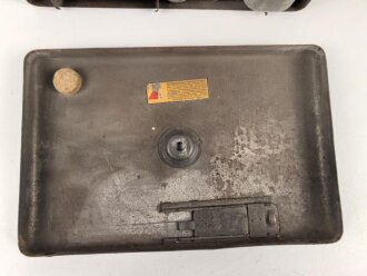 Radione R2, Empfangsgerät Wehrmacht Truppenbetreuung. Die Nachkriegsgeräte sind ähnlich, haben aber zum Beispiel Königsberg nicht im Suchfeld. Typenschild fehlt, vermutlich überlackiertes Stück, Funktion nicht geprüft