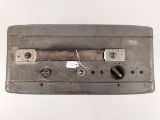 Radione R2, Empfangsgerät Wehrmacht Truppenbetreuung. Die Nachkriegsgeräte sind ähnlich, haben aber zum Beispiel Königsberg nicht im Suchfeld. Typenschild fehlt, vermutlich überlackiertes Stück, Funktion nicht geprüft
