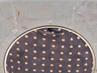 Radione R2, Empfangsgerät Wehrmacht Truppenbetreuung. Die Nachkriegsgeräte sind ähnlich, haben aber zum Beispiel Königsberg nicht im Suchfeld. Typenschild fehlt, vermutlich überlackiertes Stück, Funktion nicht geprüft