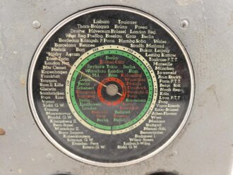 Radione R2, Empfangsgerät Wehrmacht Truppenbetreuung. Die Nachkriegsgeräte sind ähnlich, haben aber zum Beispiel Königsberg nicht im Suchfeld. Typenschild fehlt, vermutlich überlackiertes Stück, Funktion nicht geprüft