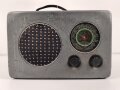 Radione R2, Empfangsgerät Wehrmacht Truppenbetreuung. Die Nachkriegsgeräte sind ähnlich, haben aber zum Beispiel Königsberg nicht im Suchfeld. Typenschild fehlt, vermutlich überlackiertes Stück, Funktion nicht geprüft