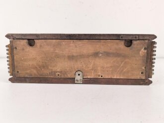 Klappenschrank, sicherlich zivile Ausführung. Maße etwa 15 x 46 x 15cm. Ungereinigt, Funktion nicht geprüft