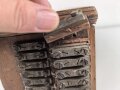 Klappenschrank, sicherlich zivile Ausführung. Maße etwa 15 x 46 x 15cm. Ungereinigt, Funktion nicht geprüft