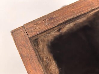 Zuschaltbarer Batteriekasten, sicherlich zivile Ausführung. Maße etwa 9 x 15 x 16cm. Ungereinigt, Funktion nicht geprüft