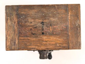 Zuschaltbarer Batteriekasten, sicherlich zivile Ausführung. Maße etwa 9 x 15 x 16cm. Ungereinigt, Funktion nicht geprüft
