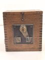 Zuschaltbarer Batteriekasten, sicherlich zivile Ausführung. Maße etwa 9 x 15 x 16cm. Ungereinigt, Funktion nicht geprüft