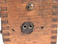Zuschaltbarer Batteriekasten, sicherlich zivile Ausführung. Maße etwa 9 x 15 x 16cm. Ungereinigt, Funktion nicht geprüft