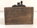 Zuschaltbarer Batteriekasten, sicherlich zivile Ausführung. Maße etwa 9 x 15 x 16cm. Ungereinigt, Funktion nicht geprüft
