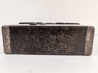 Feldfernsprecher 33 der Wehrmacht. Ungereinigtes Stück, datiert 1940, Funktion nicht geprüft, Innen nicht rausnehmbar