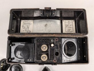 Feldfernsprecher 33 der Wehrmacht. Ungereinigtes Stück, datiert 1940, Funktion nicht geprüft, Innen nicht rausnehmbar