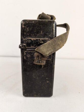 Feldfernsprecher 33 der Wehrmacht. Ungereinigtes Stück, datiert 1940, Funktion nicht geprüft