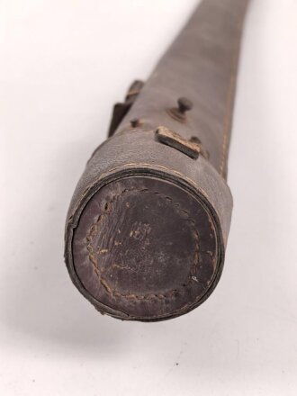 Tragebehälter für einen Ersatzlauf MG15 Luftwaffe. Ersatzmaterial, so zur Erdkampfausführung geführt.. Ungereinigt, defekt