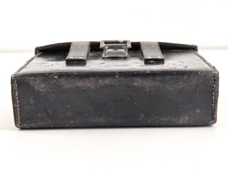 Schnurloser Überträger Wehrmacht datiert 1937. Guter Gesamtzustand, Funktion nicht geprüft, in Tasche, diese ebenfalls aus den 1930iger Jahren