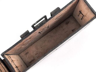 Schnurloser Überträger Wehrmacht datiert 1937. Guter Gesamtzustand, Funktion nicht geprüft, in Tasche, diese ebenfalls aus den 1930iger Jahren