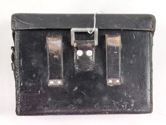 Schnurloser Überträger Wehrmacht datiert 1937. Guter Gesamtzustand, Funktion nicht geprüft, in Tasche, diese ebenfalls aus den 1930iger Jahren