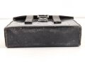 Schnurloser Überträger Wehrmacht datiert 1937. Guter Gesamtzustand, Funktion nicht geprüft, in Tasche, diese ebenfalls aus den 1930iger Jahren