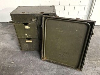 U.S.Army Field Desk Feldschreibtisch. Guter Zustand, wiegt etwa 40 Kilo. KEIN POSTVERSAND MÖGLICH