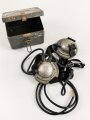 Kopffernsprecher Modell 1935/ 40 Wehrmacht. Ungereinigtes Stück, datiert 1939. Nicht Vollständig, Gummimuscheln weich. Im Transportkasten, dieser original lackiert, lässt sich aber aufgrund des anscheinend verbogenen Scharniers nicht schliessen