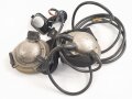 Kopffernsprecher Modell 1935/ 40 Wehrmacht. Ungereinigtes Stück, datiert 1939. Nicht Vollständig, Gummimuscheln weich. Im Transportkasten, dieser original lackiert, lässt sich aber aufgrund des anscheinend verbogenen Scharniers nicht schliessen