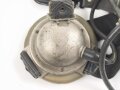 Kopffernsprecher Modell 1935/ 40 Wehrmacht. Ungereinigtes Stück, datiert 1939. Nicht Vollständig, Gummimuscheln weich. Im Transportkasten, dieser original lackiert, lässt sich aber aufgrund des anscheinend verbogenen Scharniers nicht schliessen