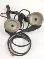 Kopffernsprecher Modell 1935/ 40 Wehrmacht. Ungereinigtes Stück, datiert 1939. Nicht Vollständig, Gummimuscheln weich. Im Transportkasten, dieser original lackiert, lässt sich aber aufgrund des anscheinend verbogenen Scharniers nicht schliessen