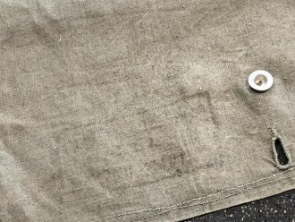 Feldgraue Zeltbahn im Stil der Deutschen Plane im 1. Weltkrieg. Undeutliche Stempelung, Alter und Herkunft unbekannt