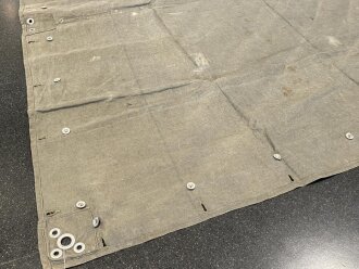 Feldgraue Zeltbahn im Stil der Deutschen Plane im 1. Weltkrieg. Undeutliche Stempelung, Alter und Herkunft unbekannt