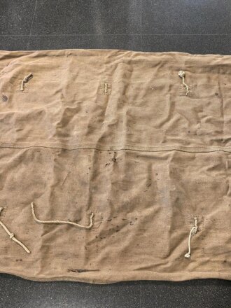 Hängematte aus rotbraunem Webleinen, keine Stempelung, vermutlich kaiserliche Marine. Maße ohne Schnüre etwa 95 x 200cm