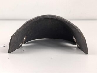1.Weltkrieg  Stirnschutz für einen Stahlhelm. Gusseisen, keine Markierungen, "klingt" beim Anschlagen. Original ?