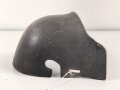 1.Weltkrieg  Stirnschutz für einen Stahlhelm. Gusseisen, keine Markierungen, "klingt" beim Anschlagen. Original ?